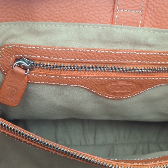 Elegant Orange Leather Tote Bag - Picture 7 of 7